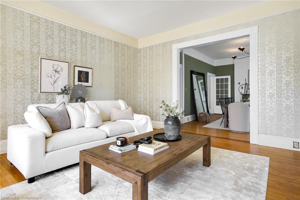 78 William Street W Property Photo 9