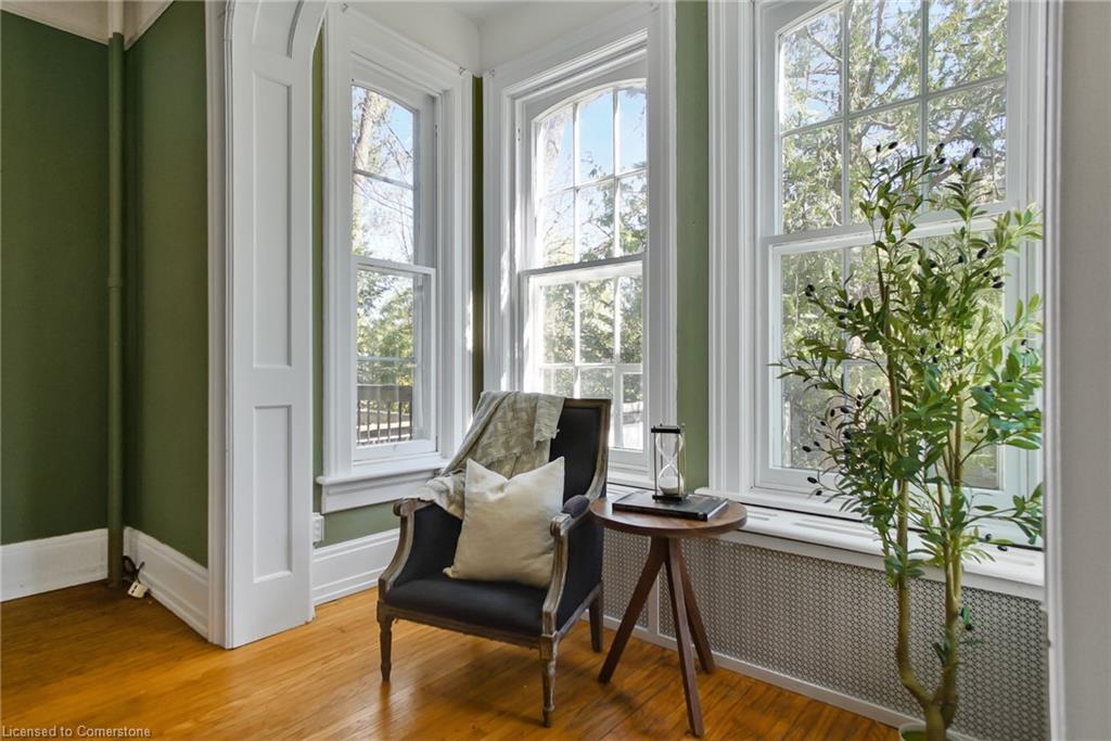 78 William Street W Property Photo 12