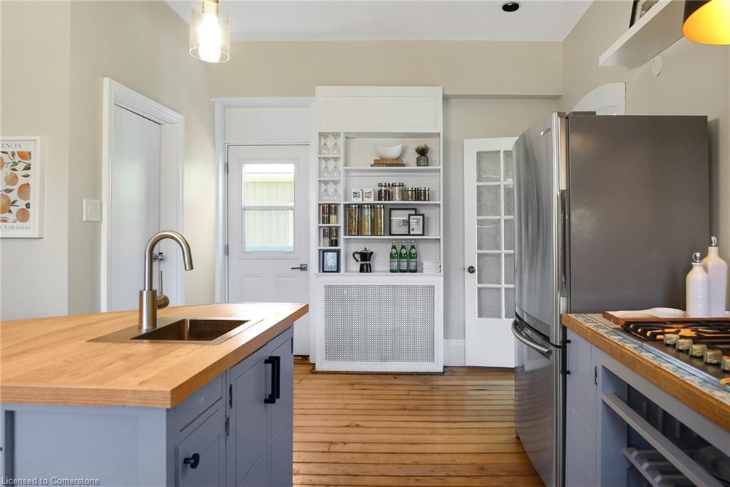 78 William Street W Property Photo 18