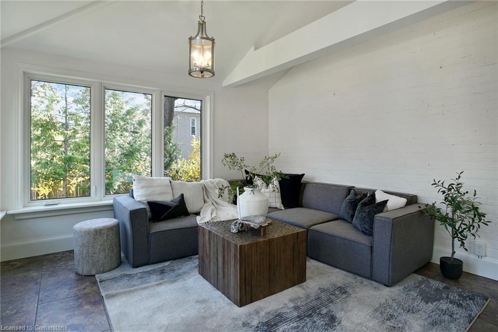 78 William Street W Property Photo 20