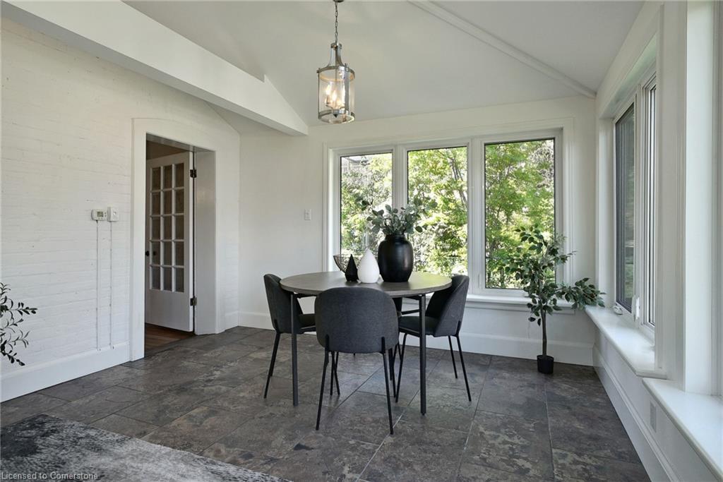 78 William Street W Property Photo 21