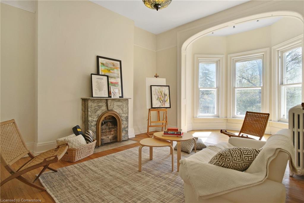 78 William Street W Property Photo 26