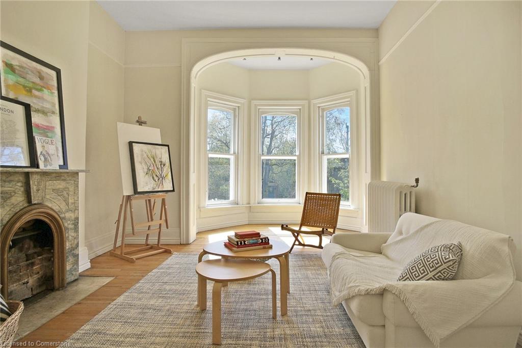78 William Street W Property Photo 27