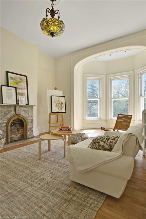 78 William Street W Property Photo 28