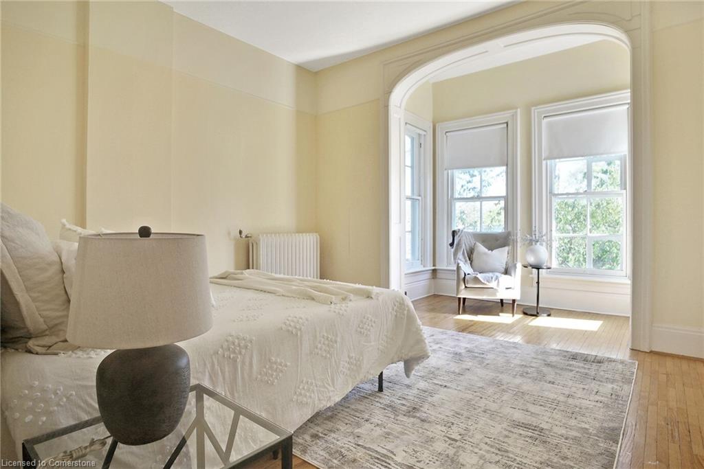 78 William Street W Property Photo 30