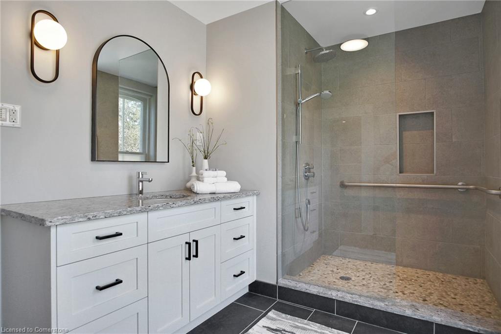 78 William Street W Property Photo 31