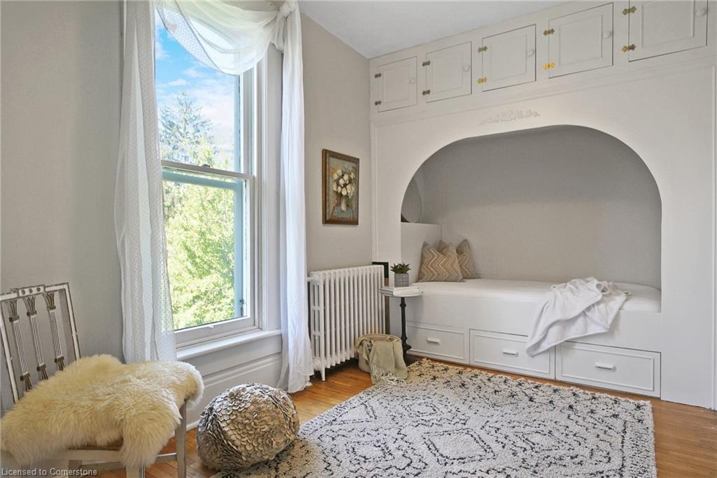 78 William Street W Property Photo 32
