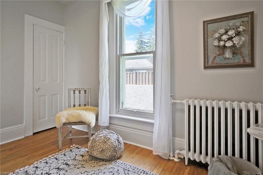 78 William Street W Property Photo 33