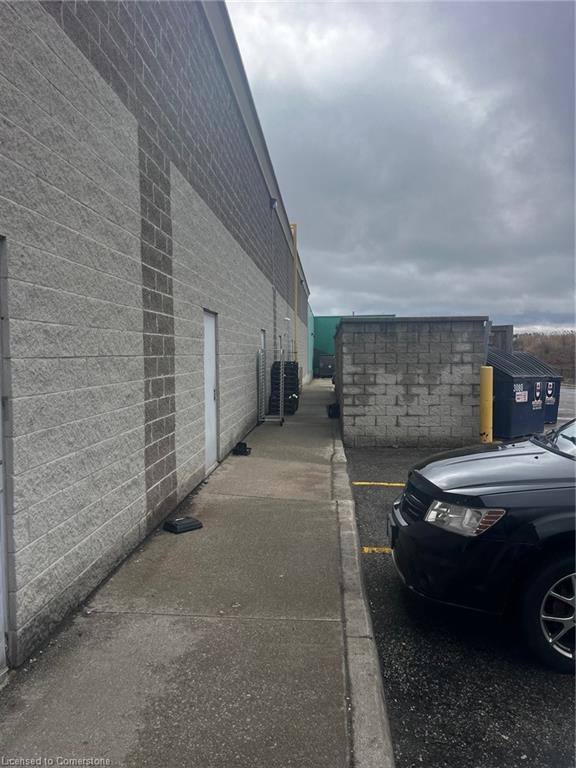 14-10886 Hurontario Street Property Photo 14