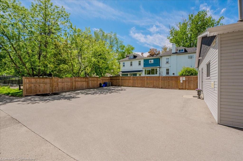 18 Tannery Street E Property Photo 44