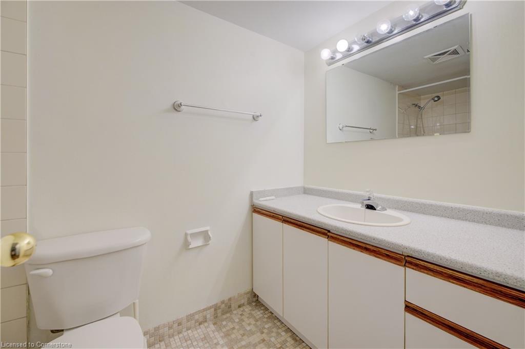 1109-716 The West Mall Property Photo 23