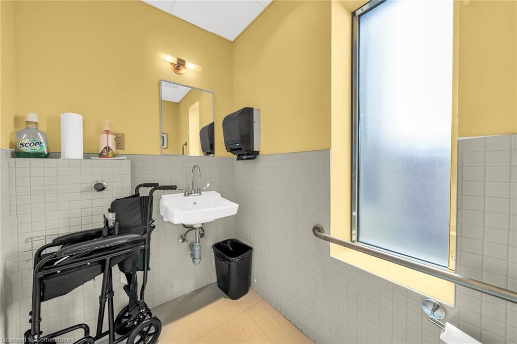199 Macnab Street S Property Photo 14