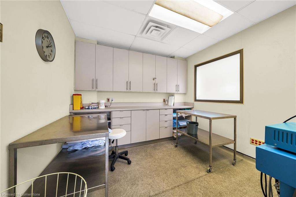 199 Macnab Street S Property Photo 18