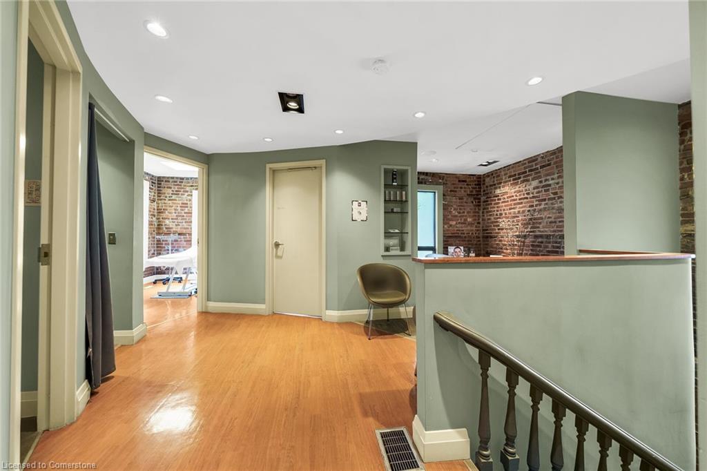 199 Macnab Street S Property Photo 25