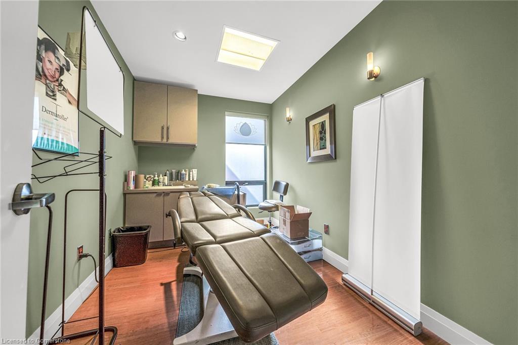 199 Macnab Street S Property Photo 31