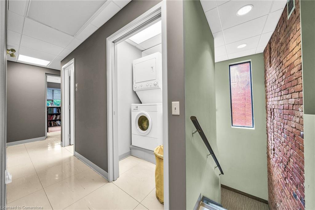 199 Macnab Street S Property Photo 32
