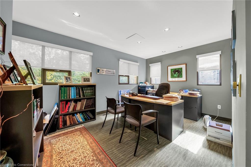 199 Macnab Street S Property Photo 35