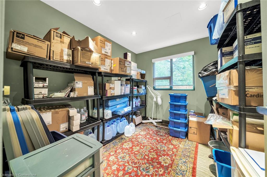 199 Macnab Street S Property Photo 36