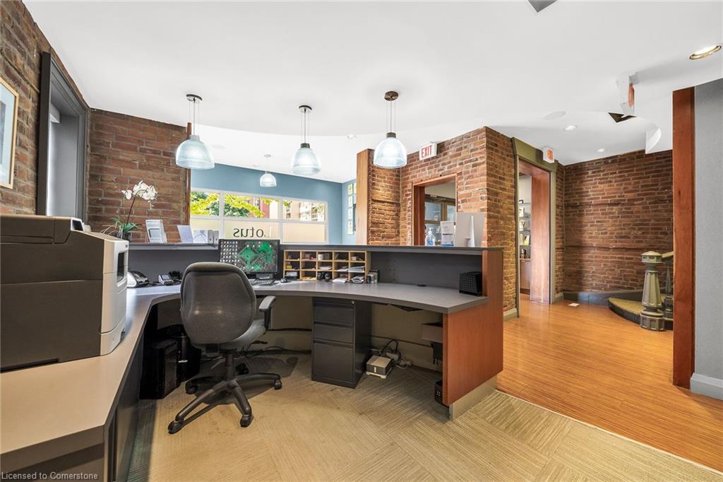 199 Macnab Street S Property Photo 44