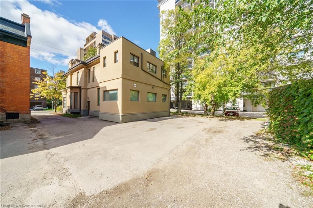 199 Macnab Street S Property Photo 47