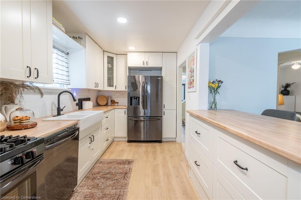 351 Queensdale Avenue E Property Photo 9