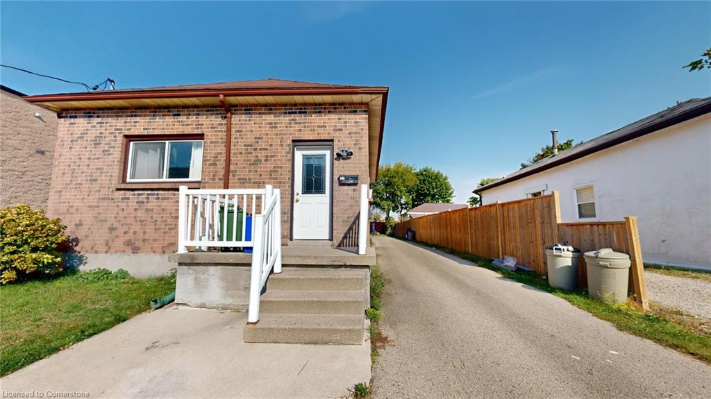 184 Simcoe Street Property Photo 2