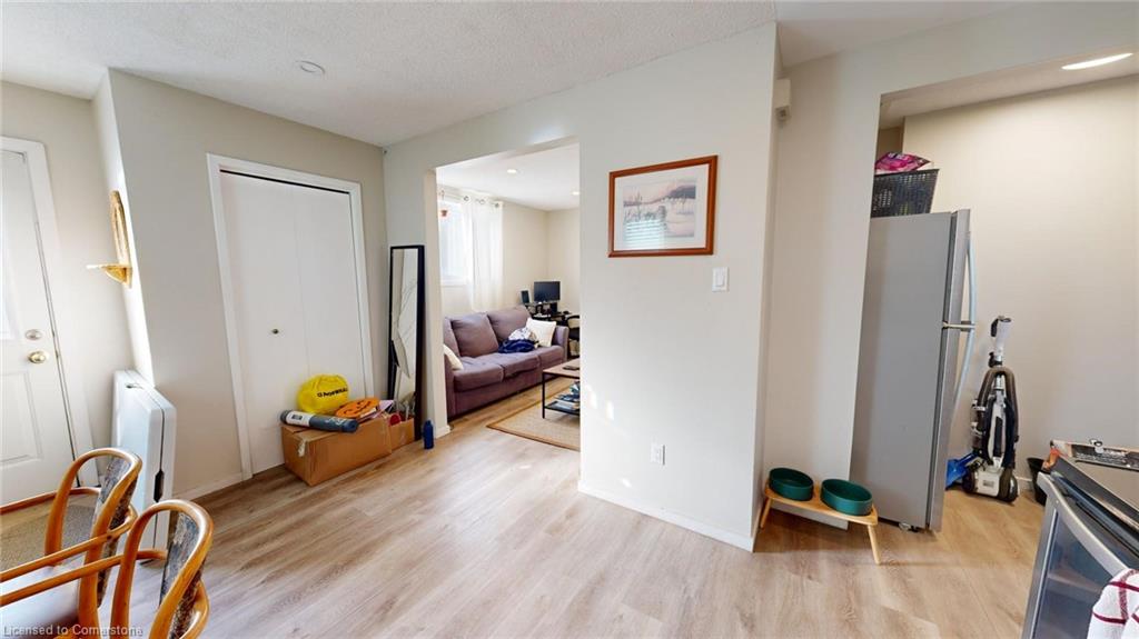 184 Simcoe Street Property Photo 4