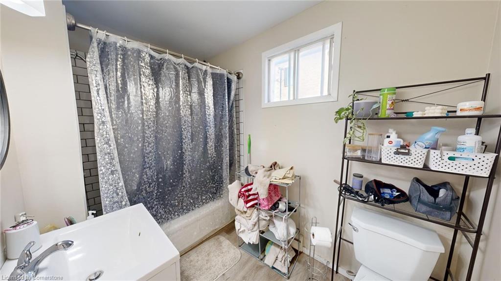 184 Simcoe Street Property Photo 10
