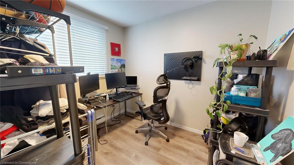 184 Simcoe Street Property Photo 11