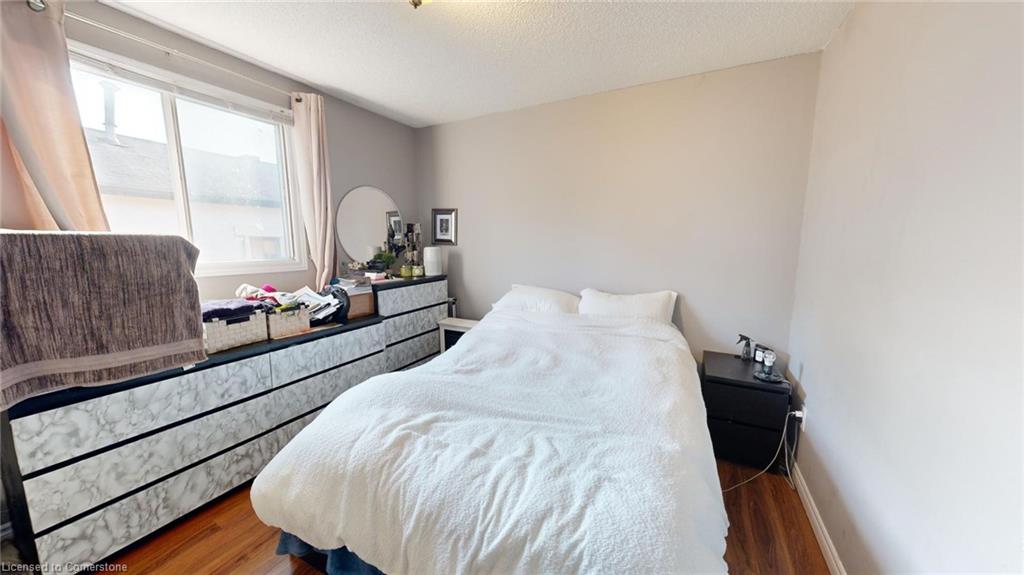 184 Simcoe Street Property Photo 12