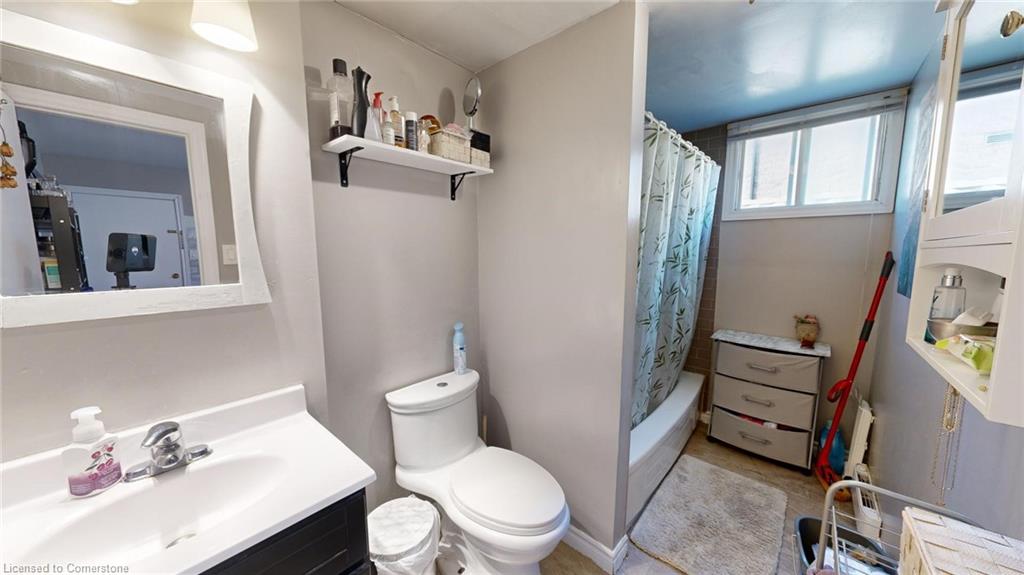 184 Simcoe Street Property Photo 13