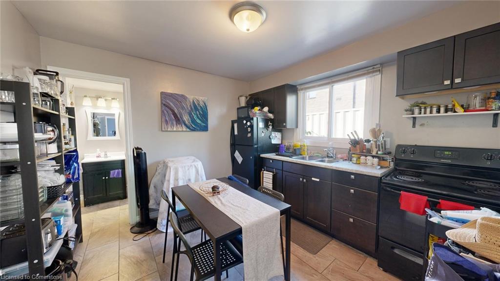 184 Simcoe Street Property Photo 15