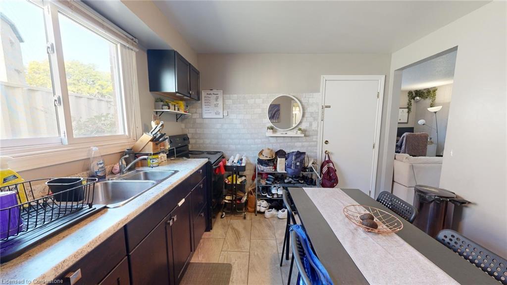 184 Simcoe Street Property Photo 16