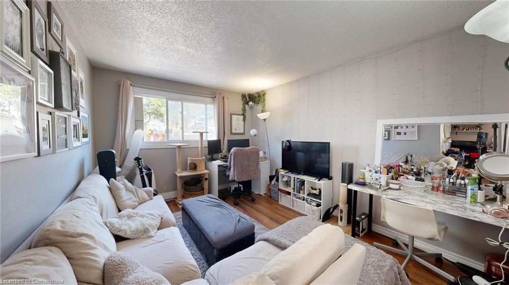 184 Simcoe Street Property Photo 18