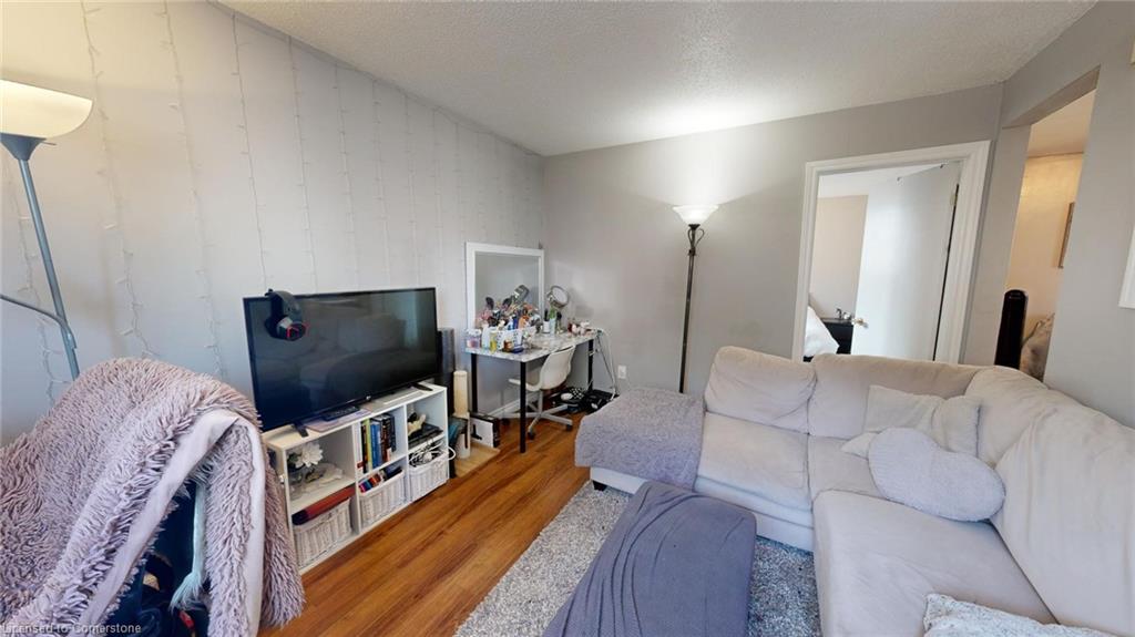 184 Simcoe Street Property Photo 19