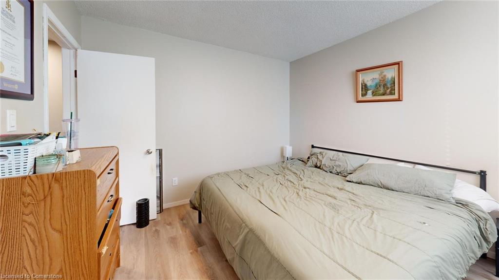 184 Simcoe Street Property Photo 20