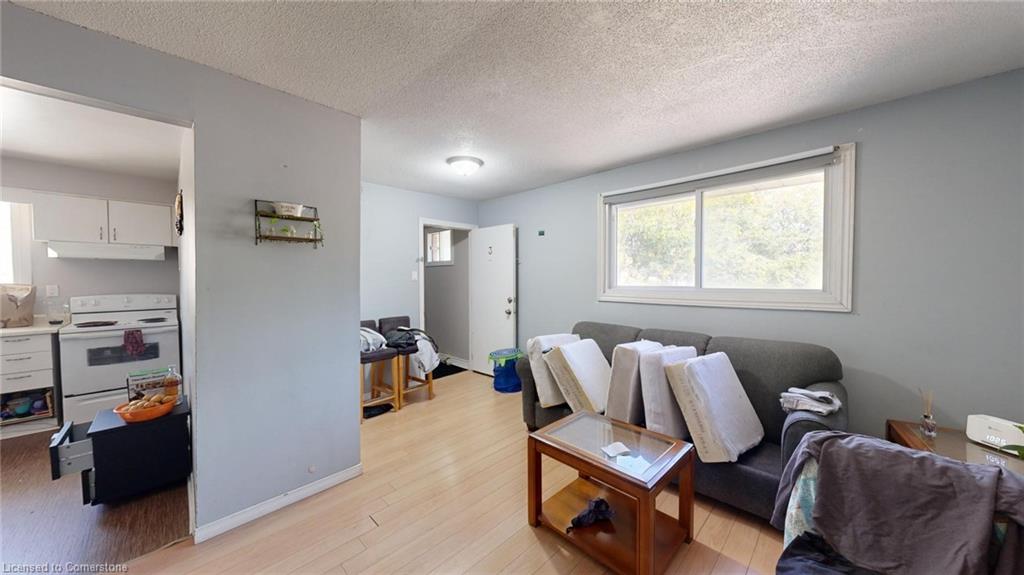 184 Simcoe Street Property Photo 21