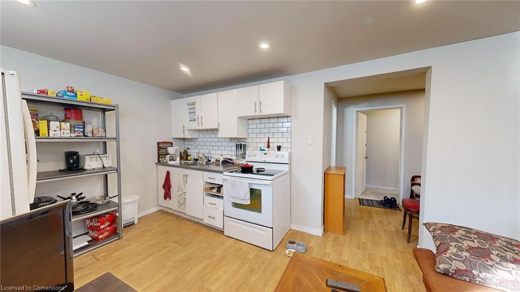 184 Simcoe Street Property Photo 31