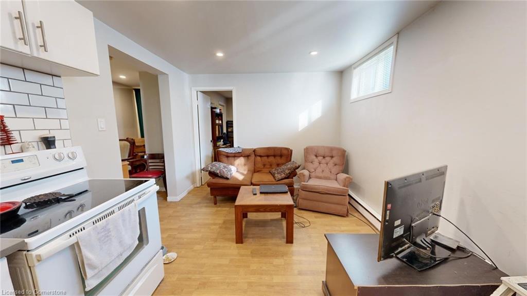 184 Simcoe Street Property Photo 33