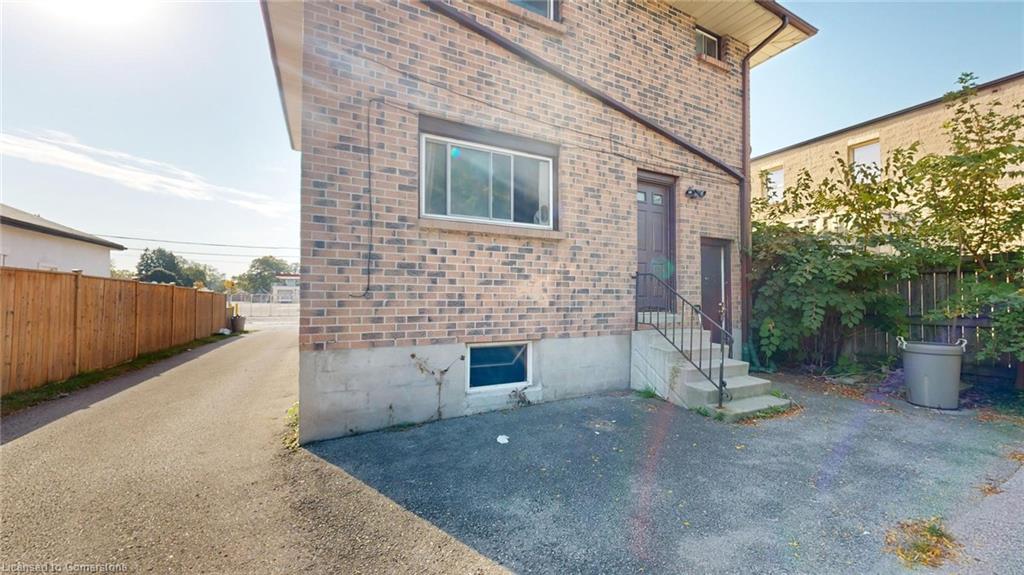 184 Simcoe Street Property Photo 37