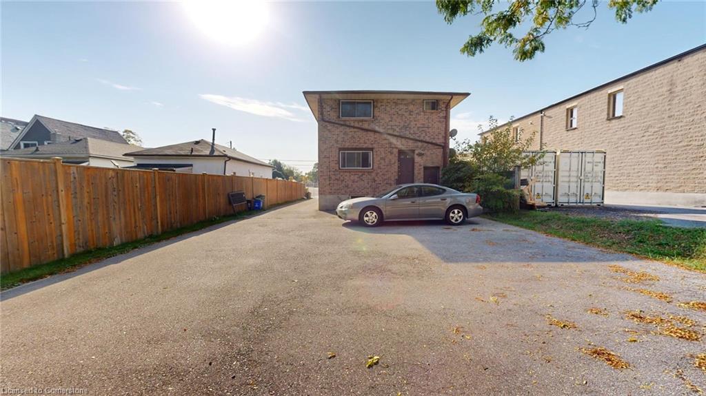 184 Simcoe Street Property Photo 38