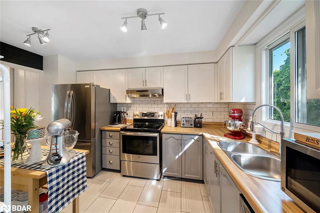 11 Robertson Road Property Photo 9