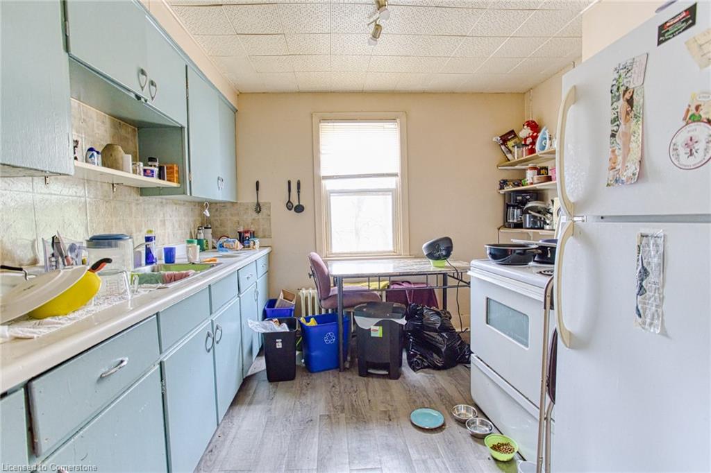 230 Welland Avenue Property Photo 4