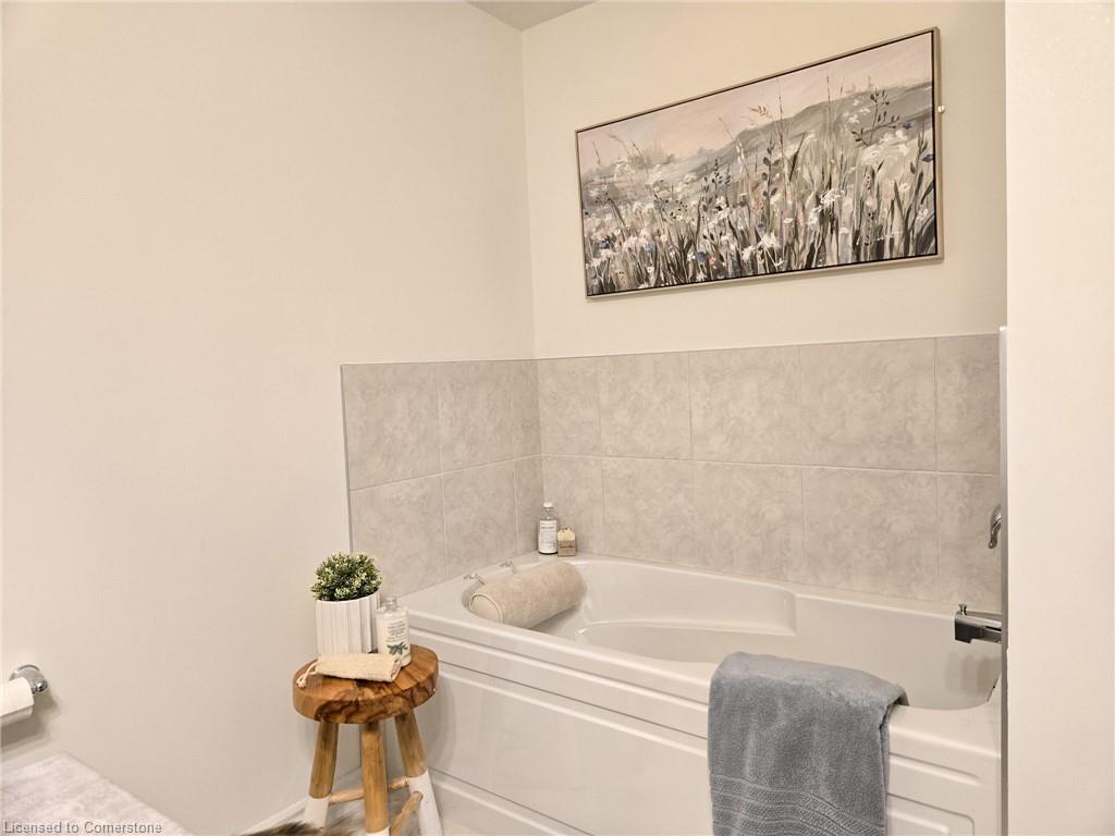 118-305 Garner Road W Property Photo 14