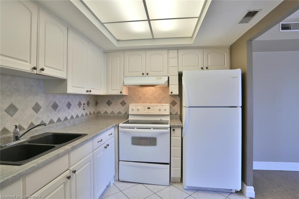 205-3267 King Street E Property Photo 5
