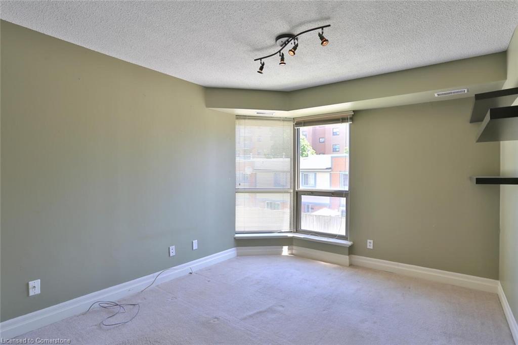205-3267 King Street E Property Photo 14