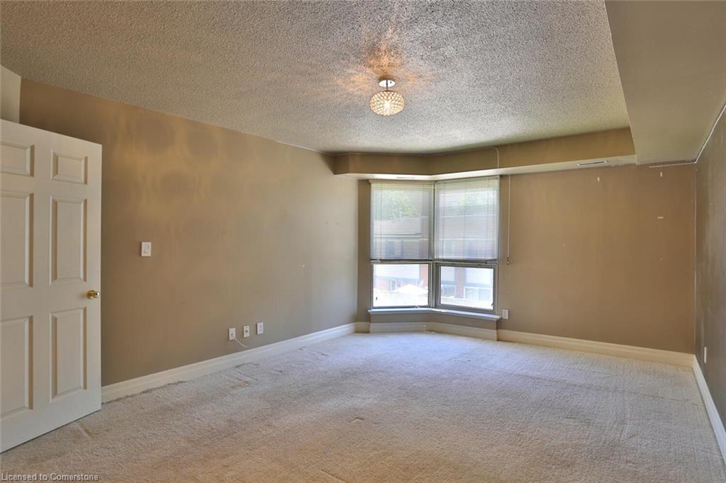 205-3267 King Street E Property Photo 16