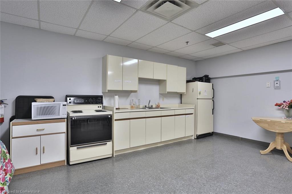 205-3267 King Street E Property Photo 25