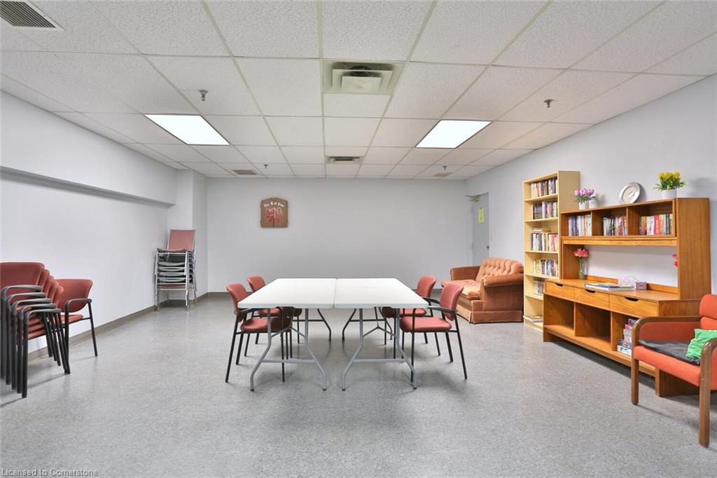 205-3267 King Street E Property Photo 26