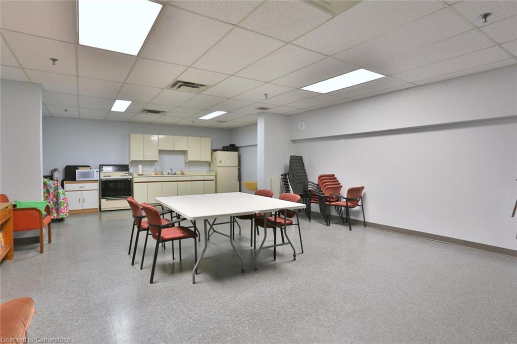 205-3267 King Street E Property Photo 27
